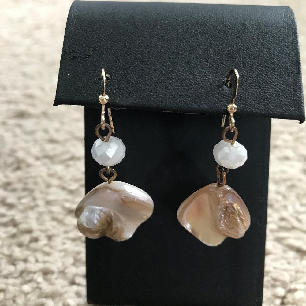 🌸 Necklace & Earring Set – Thick Shell – Like New - Picture 7 of 12